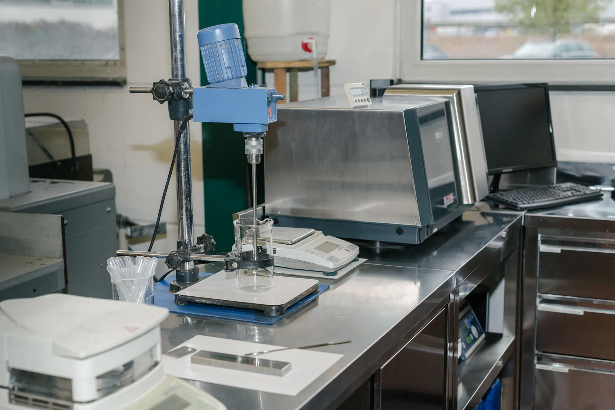 Laboranlage für Testmahlungen und kleinste Mengen im Labormaßstab – Corvus Lohnmahltechnik Gernsheim
